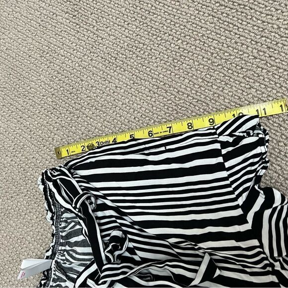 🍭6/$30 xhiliration black and white striped elastic waist belted shorts- Small - Picture 6 of 6